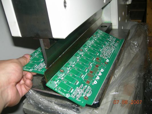 रैखिक ब्लेड के साथ धातु बोर्ड के लिए गिलोटिन कटर पीसीबी काटने की मशीन